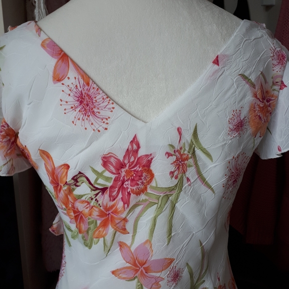 Dress - Picture 9 of 10